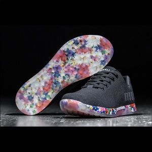 ISO Black Daisy NoBull in 8! ♥️